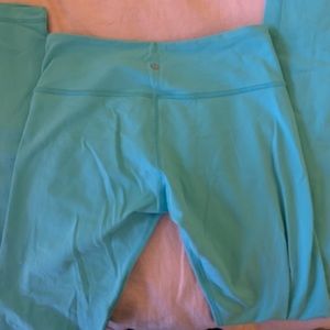 Lululemon 7/8 teal/aqua-blue wunder under leggings